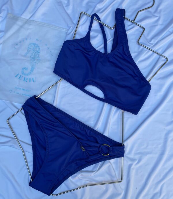 Traje de baño azul oscuro
