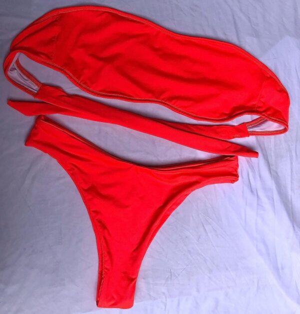Traje de baño naranja